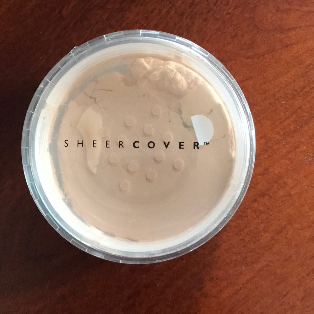 Sheer Cover Medium Finishing Powder